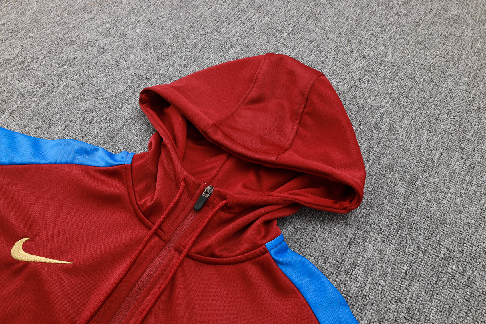Barcelona 2024/2025 red with hood