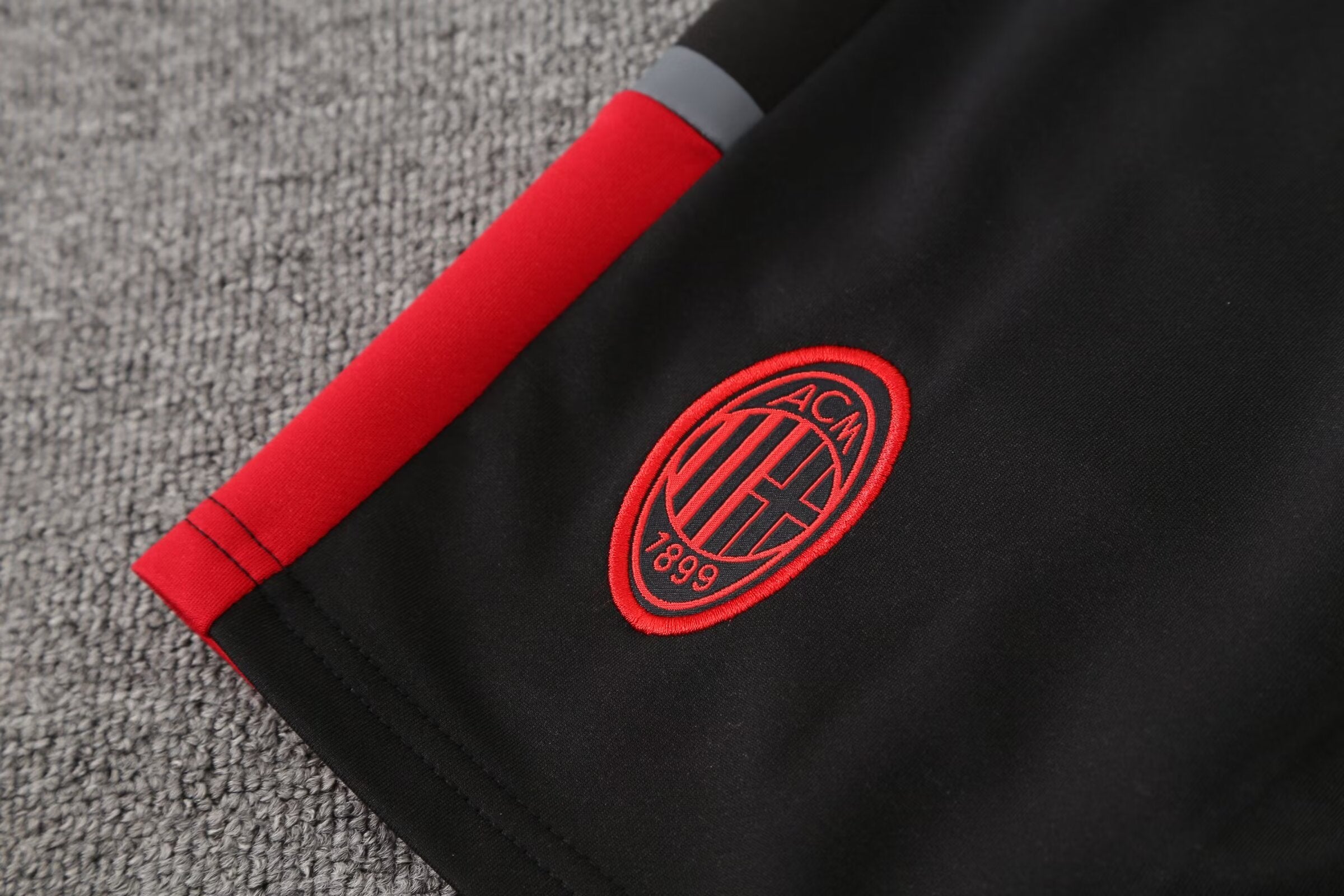 Milan - kit allenamento 2024/25